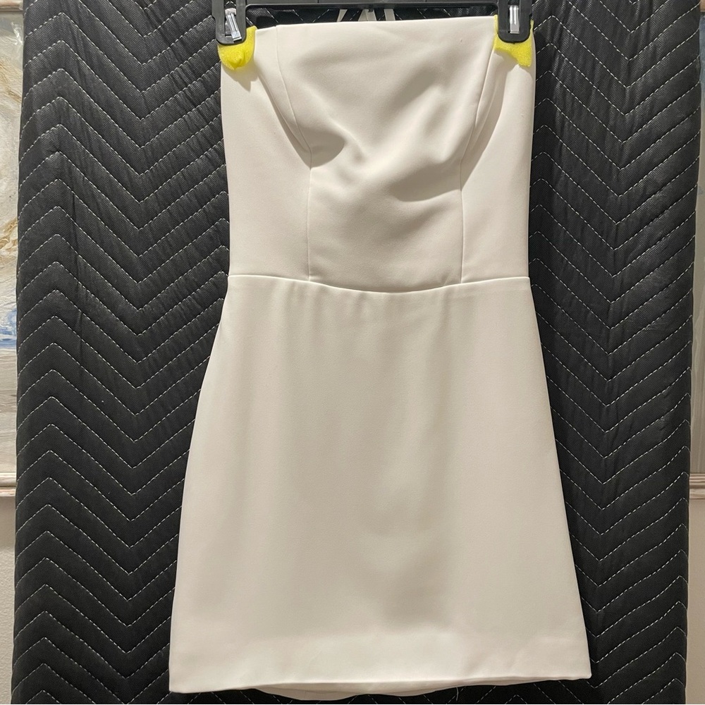 Nardos White Strapless Mini Dress